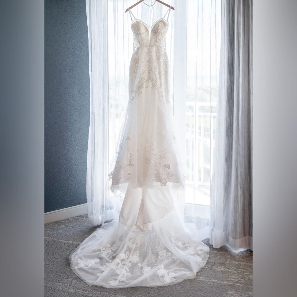 Chic white Bridal Gown